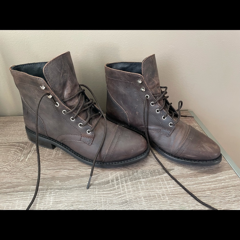 Thursday Leather Boots (“The Captain” in Tobacco) Size 9